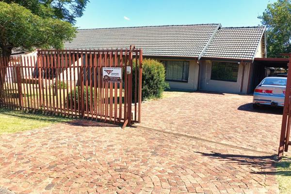 This inviting 3-bedroom home in Boksburg South offers a comfortable and convenient ...