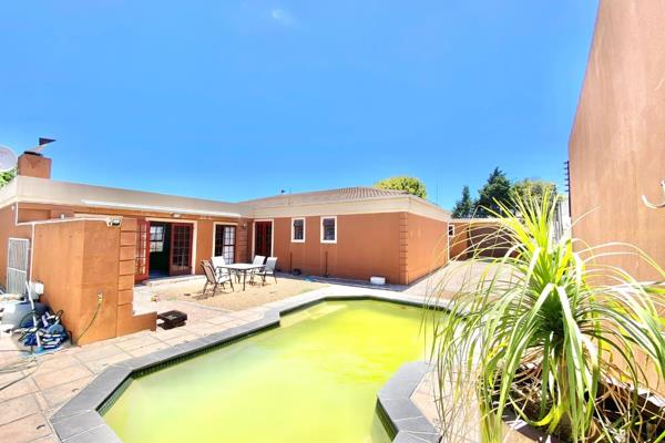 ***Exclusive Sole Mandate***

 3-Bedroom House in Parklands, Cape Town

This stunning ...