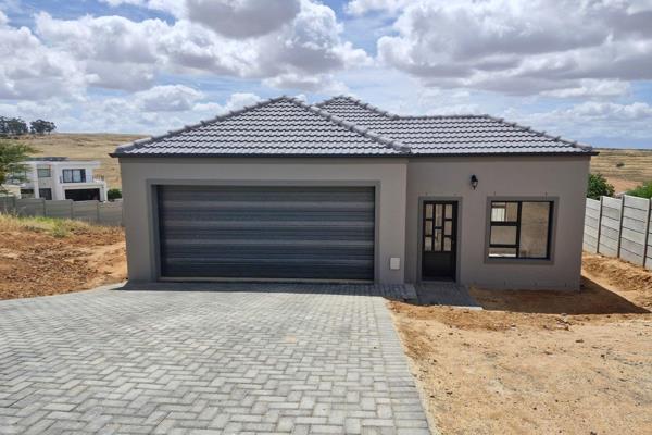 Bedrooms: 3
Bathrooms: 1 bathroom (bath) and 1 en suite (shower)
Living Area: Open-plan kitchen and living area with a separate ...