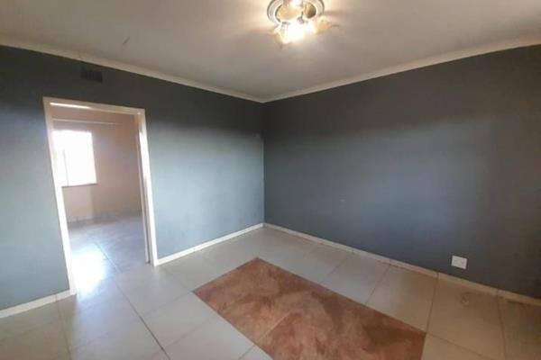 In the heart of Eldorado Park, this delightful 2-bedroom flat offers the perfect blend of comfort, style, and convenience.

Spacious ...