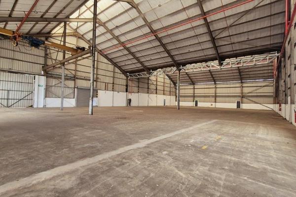 This 1,612 sqm warehouse in Mobeni is designed to cater to the needs of manufacturers ...