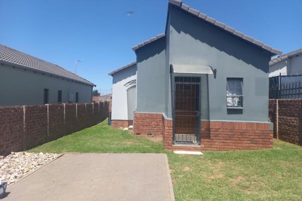 This property is situated in South Hills in the new development section. There are both bus and taxi routes  in close proximity.
The ...