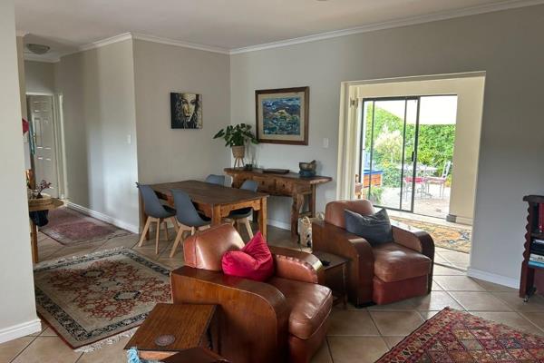 Light and bright 2 bedroom home with 2 bathrooms (mes)

Spacious open plan living area with interleading braai room plus a large low ...