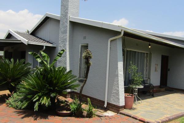 This property is situated in the boom area of Highway Gardens and is close to the Curro ...