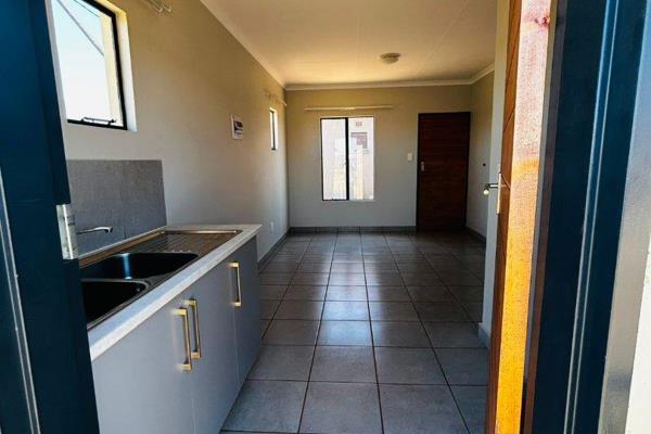 Beautiful 2-bedroom family home situated in the best location in Protea Glen

Beautiful ...