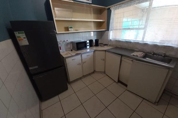 Sharing Bedrooms Available

Looking for comfortable and affordable student accommodation? This well-kept, spacious three-bedroom flat ...