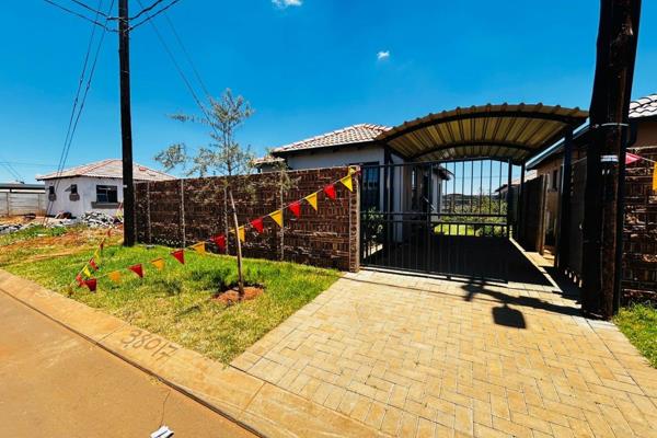 stunning 3 bedroom house in star village 

Freestanding house in protea glen

Charming 3 ...