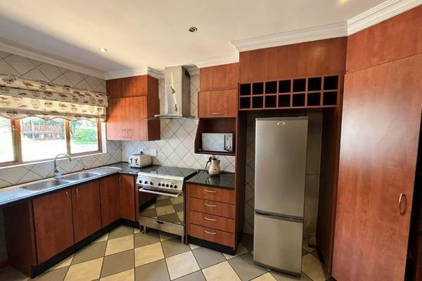 A stunning 2 spacious Bedroom Cottage to Let. The cottage comes with its own private ...