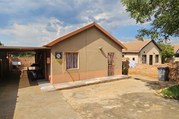 Discover the potential of this charming 2 bedroom home located in Lotus Gardens. 

This property is situated within a well-secured ...