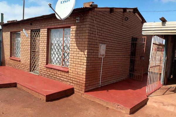 Two-bedroom house for sale in Carletonville.

This beautiful 2bedroom house is situated in the heart of Khutsong.
Close to a primary ...