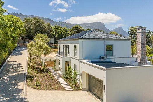 4 Bedroom House for sale in Constantia