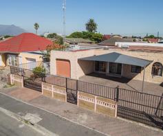 House for sale in Elsies River