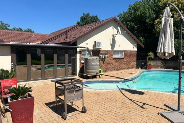 Sole mandate!!!

Perfect Buy in the Heart of Kanonkop

This stunning family home has an abundance to offer. As you pass through the ...