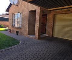 Townhouse for sale in Del Judor Ext 10