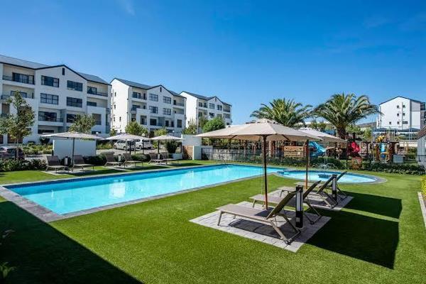 1 Bedroom, 3rd floor apartment for sale in De Zicht Estate, Milnerton.

This apartment offers a modern look and secure ...