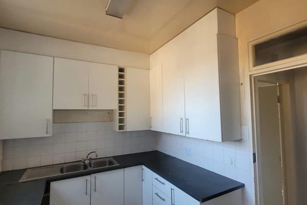 This unit is situated on Beyers Naude and within close proximity to Cresta and ...