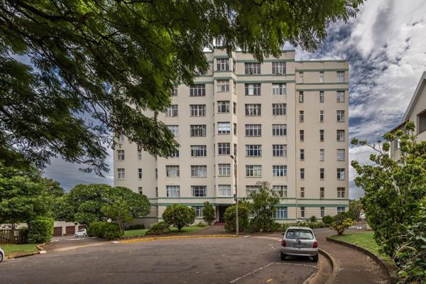 Looking for a secure and convenient home in the heart of Glenwood. This 1.5 bed flat on the 8th floor offers stunning view and a ...