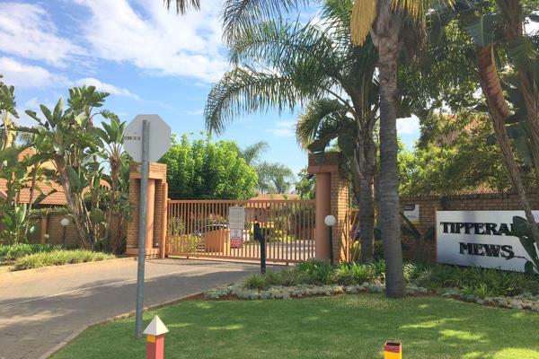 NO LOADSHEDDING 2 bedroom first floor townhouse in a quiet dead end street in Faerie Glen. Access control security. In close proximity ...