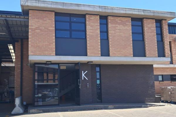 Harcourts Commercial is pleased to present this 881 sqm Industrial Factory/Warehouse to let in Clayville, Olifantfontein. It has 9 open ...