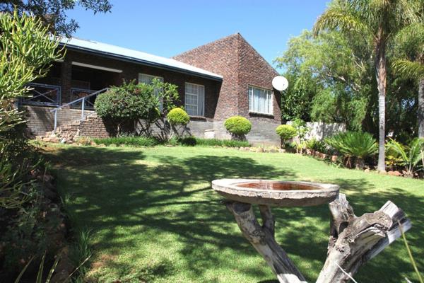 This neat property is situated in the Ribbokrant neighbourhood of Vanderkloof, within ...