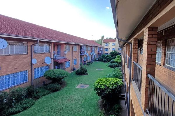 This lovely 2-bedroom apartment is ideally located in the CW3 area of Vanderbijlpark. Perfectly situated close to all essential ...