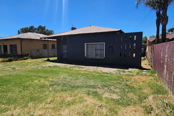 This income-generating property is an excellent investment opportunity, offering multiple rooms to let for consistent rental income. ...