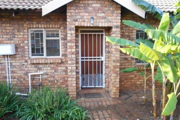 Occupation : 01 February 2025
Cozy spacious 1 Bedroom, 1 Full Bathroom. Open plan Kitchen and Lounge. Small garden.  1 Carport. 2 ...