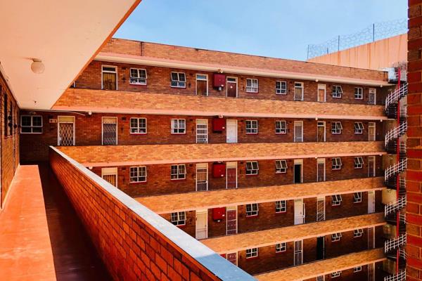 Discover this derelict studio apartment in the heart of Pretoria Central, offering an opportunity to create your dream space. The unit ...