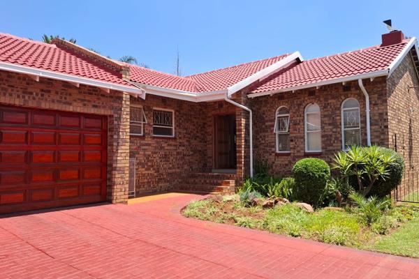 12 month lease. Available 1 March OR 1 April 2025. 
Modern low maintenance home offers tiled lounge with fireplace, dining room. ...