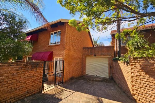 3 Bedroom, 2 Bathroom Duplex Townhouse to rent in Moreletapark. 
Available 1 March
R11 800 rent per month (Water included)
R11 800 ...