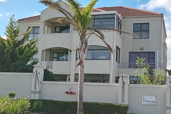 LOCATION LOCATION LOCATION
Come and make this spacious apartment your home.   24 Hour manned security complex in Vredekloof . ...