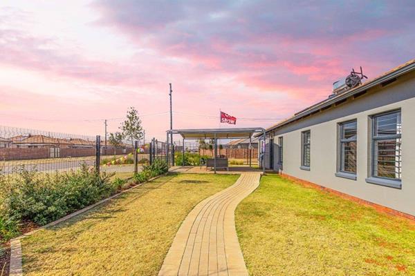 Experience the perfect blend of style, comfort, and convenience in these modern homes located in the heart of Protea Glen. Whether ...