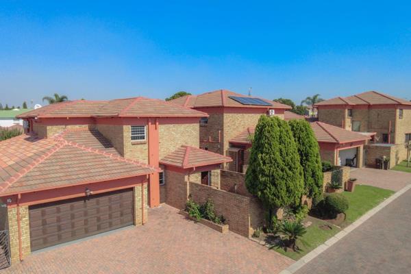 Welcome to the immaculate Facebrick Family Home, perfectly situated in the secure and highly sought-after complex. This stunning ...