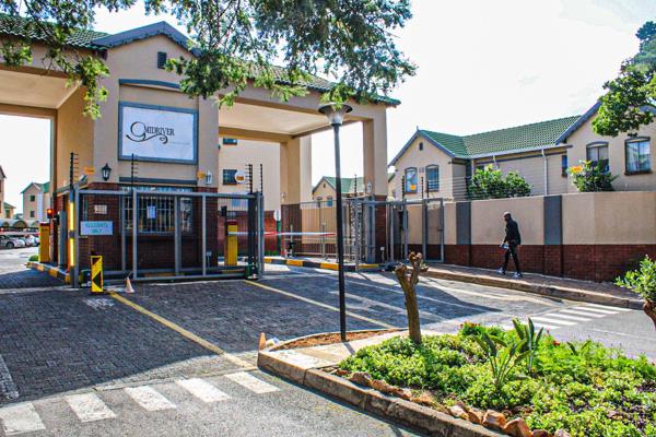 Midriver complex 
Terenue 
 Apartmemt 
 R695k
+-R800 on levies 

2 bedroom 
Carport for 2
Open plan layout kitchen and ...