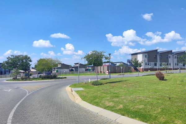 Situated in a secure 24/7 access controlled, fibre ready estate next to Curro Sagewood school, set on the ground corner of the block ...