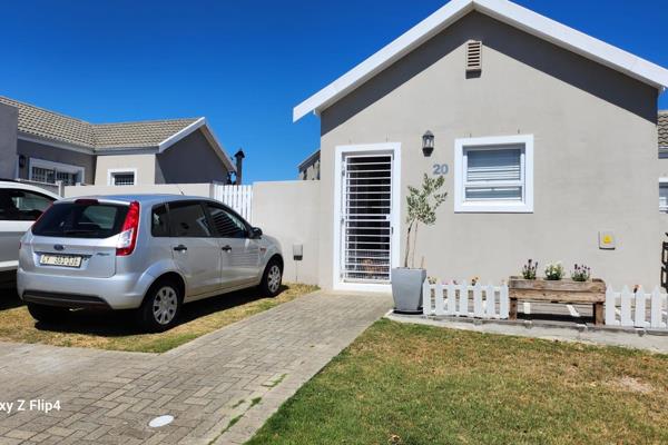 This stunning Townhouse, ideal for the young couple is excellently located close to the Spar Shopping Mall and with easy access to main ...