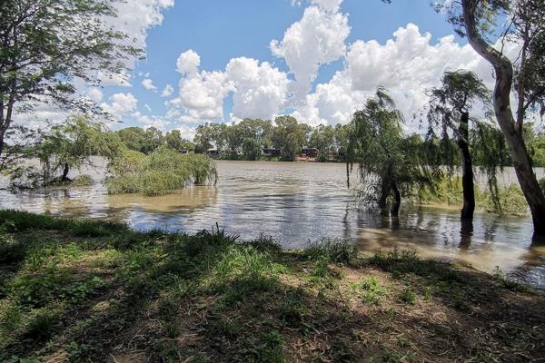 Situated 25km from Parys and 44km from the Vaal Triangle

Secure established estate, with its own water supply and electricity straight ...