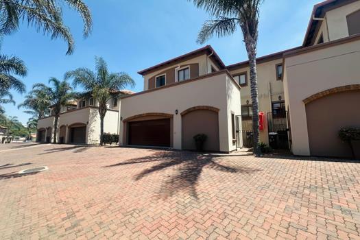 3 Bedroom Townhouse for sale in Glenvista