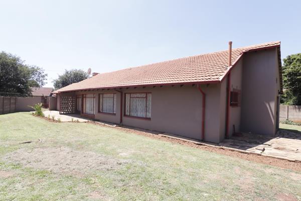 Perfect 4 Bedroom Family Home in Modder East!

This Perfect Home offers:

* 4 Bedrooms - 2 Bedrooms with Built in Cupboards
* 2 Neatly ...