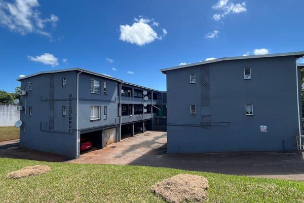 Newly renovated flat nestled in the sought after Fair View area of Empangeni. Perfect for first-time buyers, young professionals, or ...