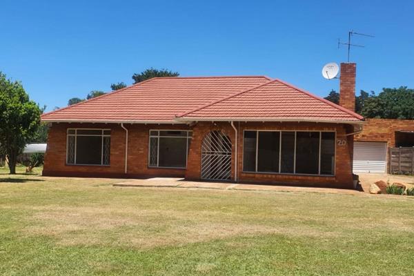 This property is situated in a popular area near schools and Springs Mall. The property consists of the following:
* Three bedrooms
* ...