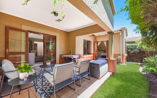 2 Bedroom Townhouse for sale in Douglasdale