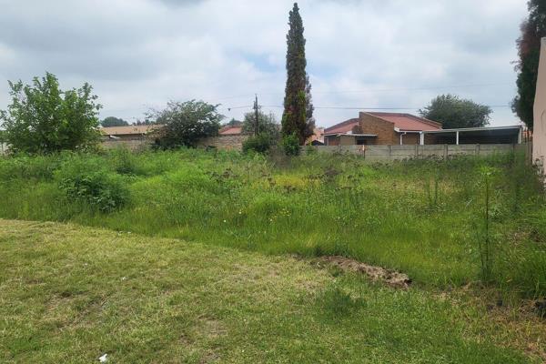 Minnebron offers a fantastic opportunity to own a plot of vacant land, ideal for building your dream home. This location provides a ...