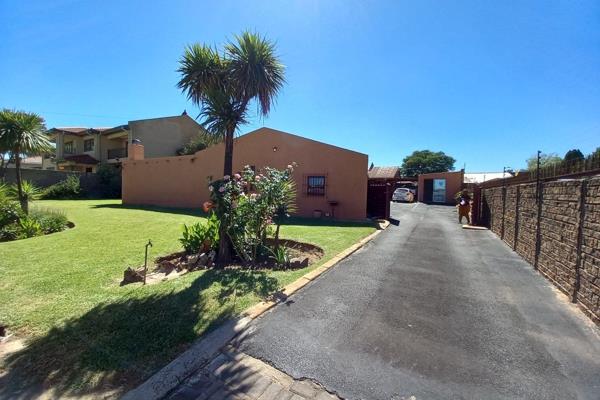 Charming 3 bedroom house in Witpoortjie featuring a spacious interior with modern finishes. The main house includes 3 well-sized ...