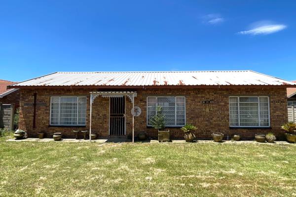 Nestled in a quiet area of Riversdale, this charming 3-bedroom family home offers a cozy and inviting atmosphere. The open-plan lounge ...