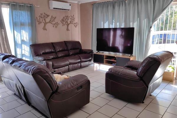 3 Bedroom Simplex in a Secure Complex in Amanzimtoti. This charming 3-bedroom simplex ...