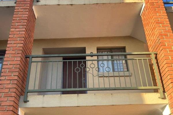 An investment opportunity 
This Apartment is for sale for R580000 at Park wood Estate, a security complex in the Orchards Surburb

1 ...