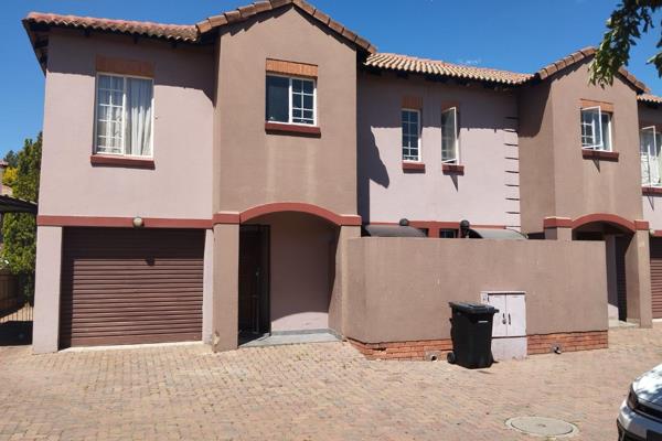 This Stunning 3 bedroom, 2 bathroom property is nestled in the sought after Stone Arch Security Estate in Germiston.
This impressively ...