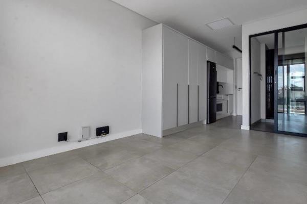 0.5 Bedroom Apartment / flat for sale in Waterfall - P24