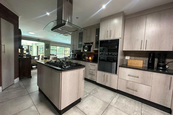 *Fully tiled throughout
*Airconditioning in all rooms 
*Spacious bedrooms with built in cupboards and sliding doors leading to ...